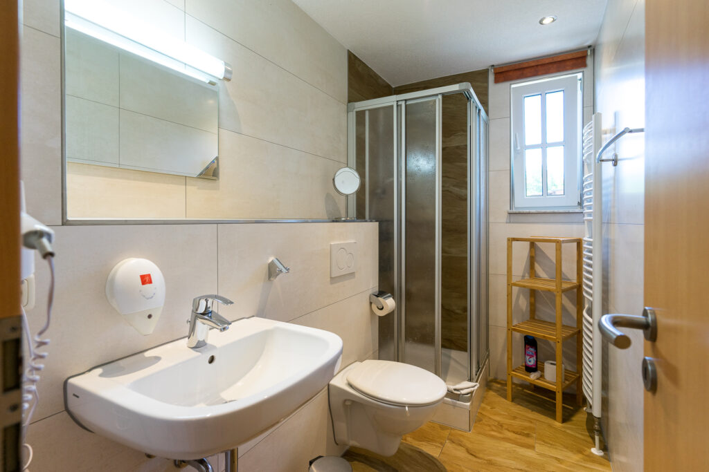 Ferienwohnung Wildbach mit Badezimmer und Dusche